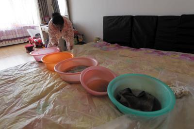 盐边楼上漏水，住户失联，小区没物管，业主维权难！律师来支招……